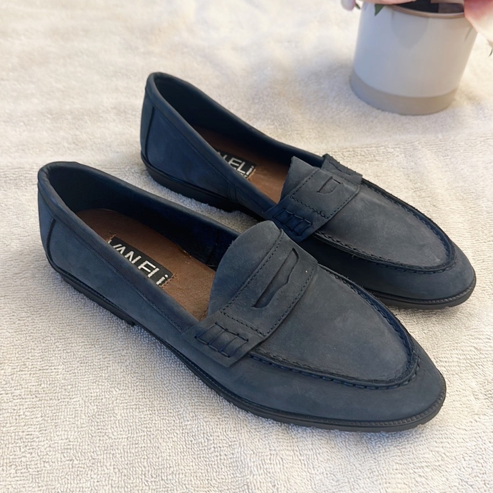 $195 VANELI Zappos Italy Navy Suede Penny Loafers women size 8.5